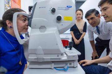 Rishi Sunak visits Moorfields