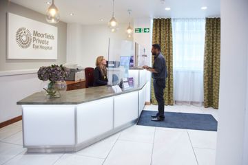 A patient arrives at Moorfields Private reception